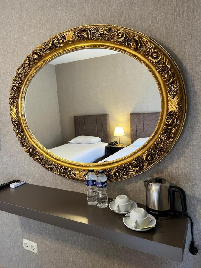 Flower Palace Hotel Istanbul Bagian luar foto