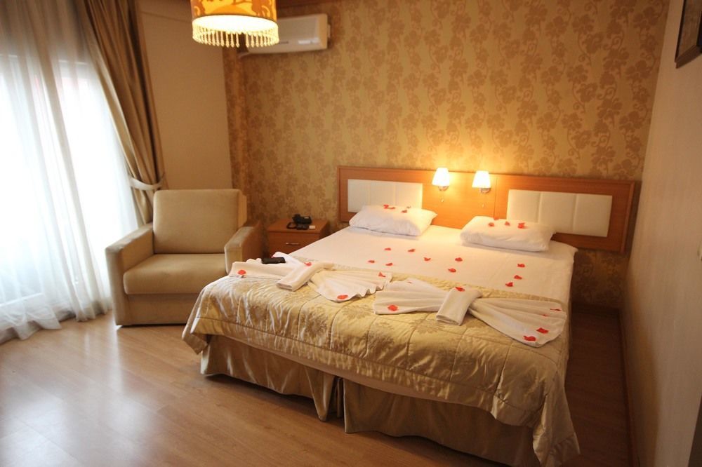 Flower Palace Hotel Istanbul Bagian luar foto