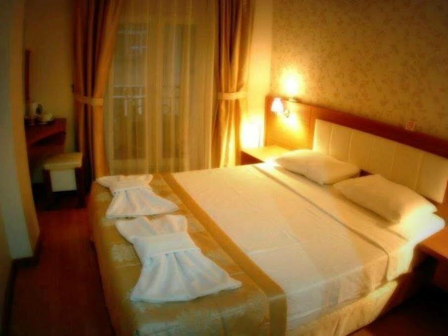 Flower Palace Hotel Istanbul Bagian luar foto